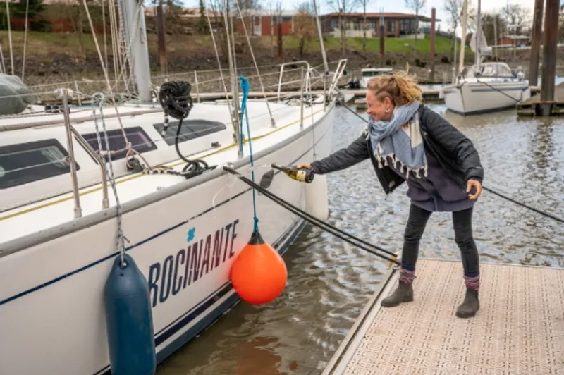Segelyacht Rocinante unter Segeln auf dem Atlantik